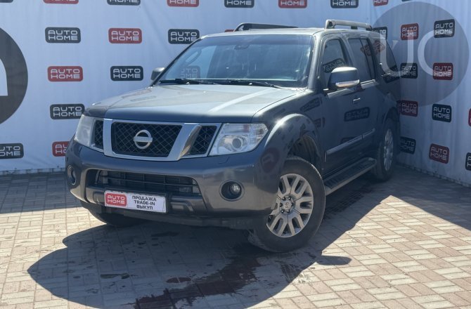 подержанный авто Nissan Pathfinder 2011 года
