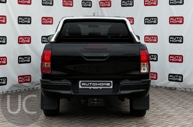 купить б/у автомобиль Toyota Hilux 2015 года