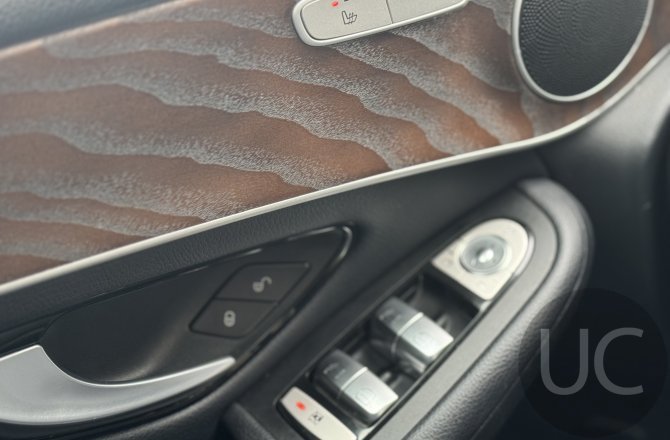 подержанный авто Mercedes-Benz GLC-class 2021 года