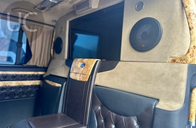 подержанный авто Volkswagen Multivan 2007 года