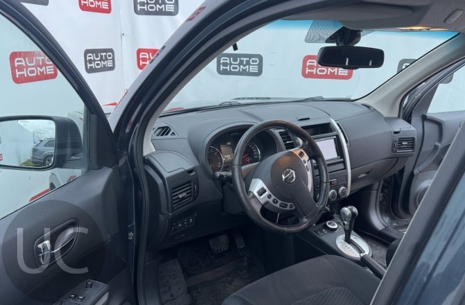 подержанный авто Nissan X-Trail 2011 года