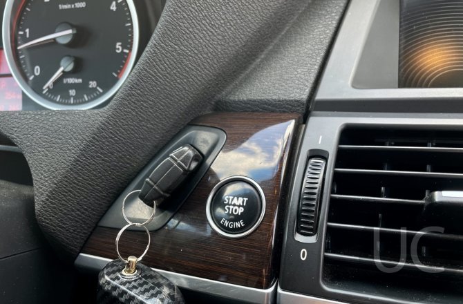 подержанный авто BMW X6 2011 года