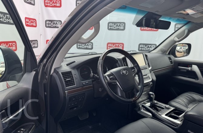 подержанный авто Toyota Land Cruiser 2016 года