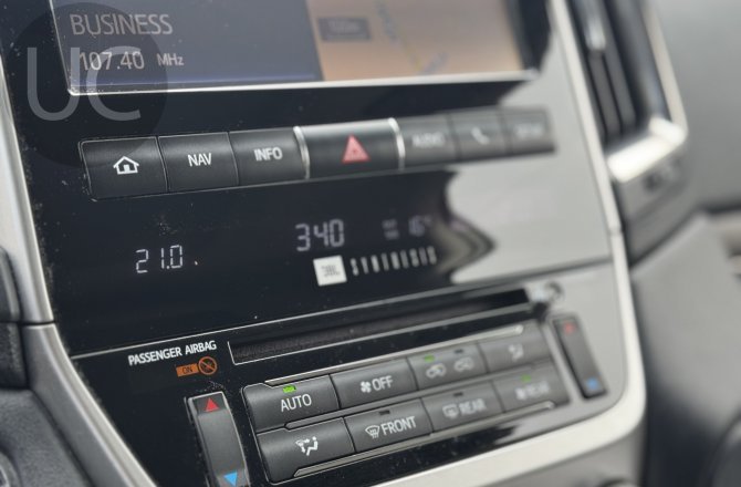 подержанный авто Toyota Land Cruiser 2016 года