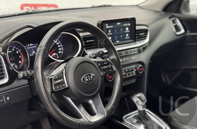 подержанный авто Kia Ceed 2019 года