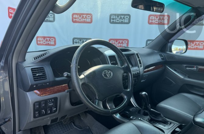 подержанный авто Toyota Land Cruiser Prado 2004 года