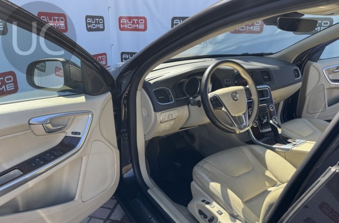 фотографии Volvo S60