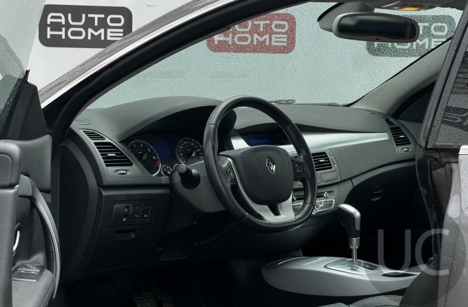 подержанный авто Renault Laguna 2009 года