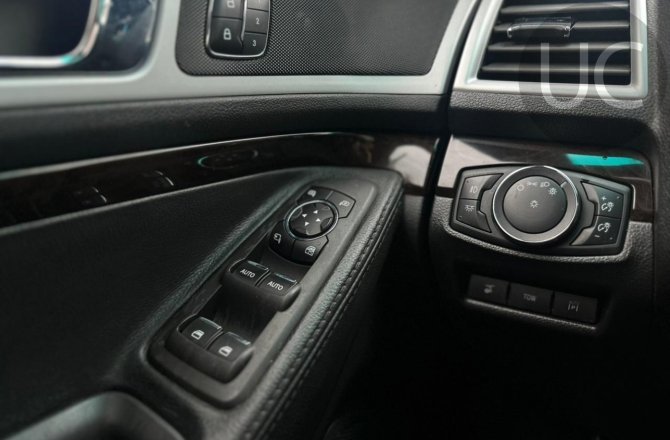 купить б/у автомобиль Ford Explorer 2015 года