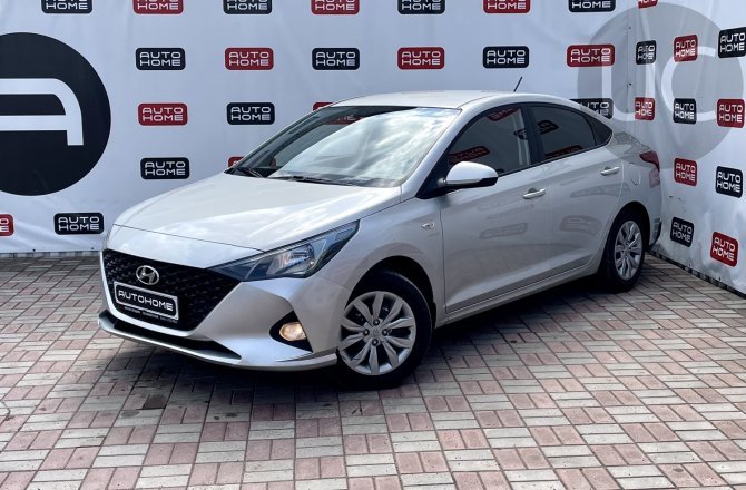 подержанный авто Hyundai Solaris 2021 года