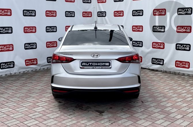купить б/у автомобиль Hyundai Solaris 2021 года