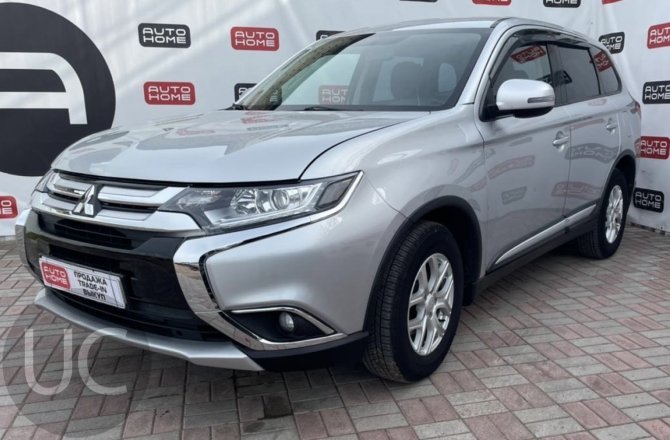 подержанный авто Mitsubishi Outlander 2016 года