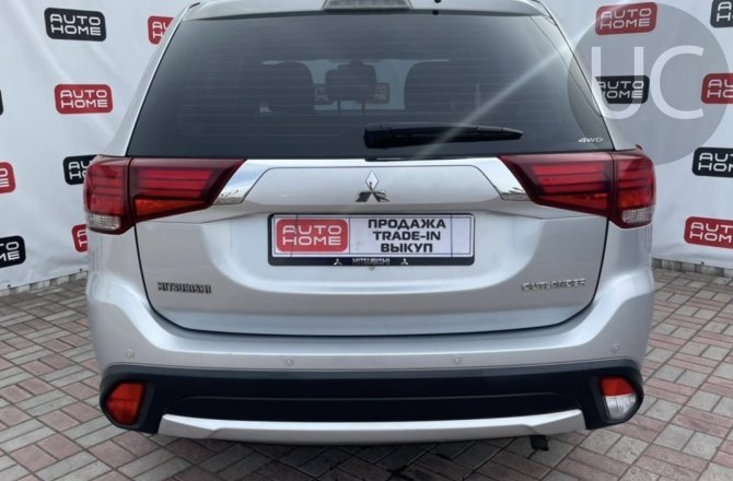 купить б/у автомобиль Mitsubishi Outlander 2016 года