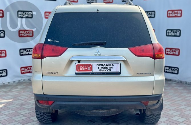 купить б/у автомобиль Mitsubishi Pajero Sport 2011 года
