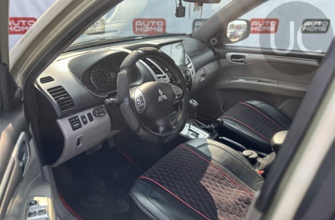 подержанный авто Mitsubishi Pajero Sport 2011 года