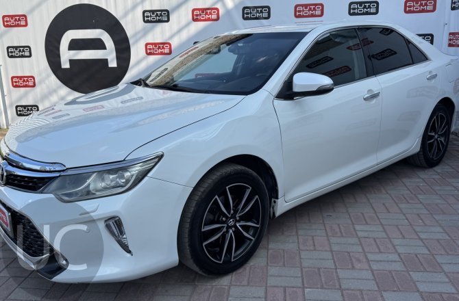 подержанный авто Toyota Camry 2018 года