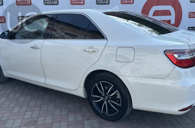 купить Toyota Camry с пробегом, 2018 года