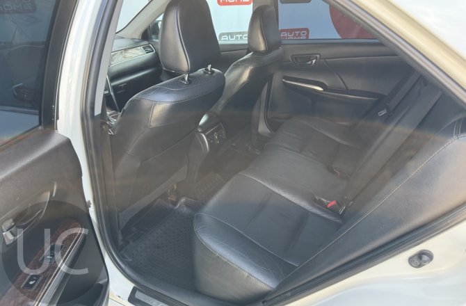 подержанный авто Toyota Camry 2018 года
