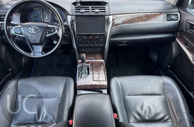 купить б/у автомобиль Toyota Camry 2018 года