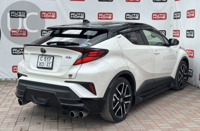 подержанный авто Toyota C-HR 2020 года