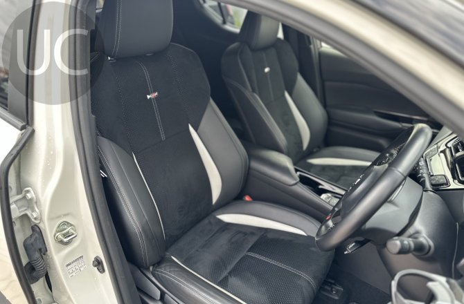 подержанный авто Toyota C-HR 2020 года