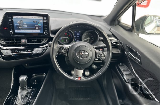 купить Toyota C-HR с пробегом, 2020 года