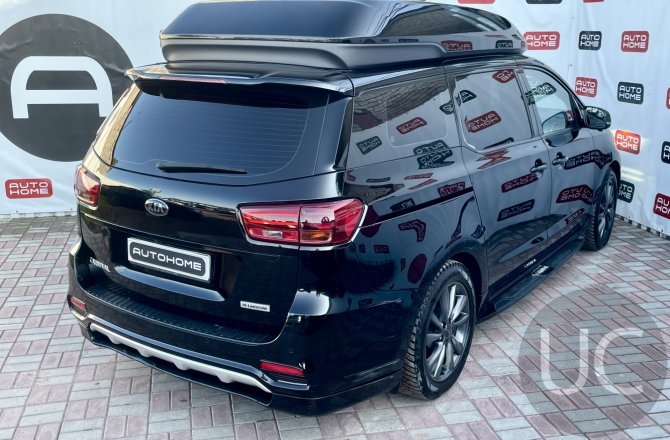 подержанный авто Kia Carnival 2019 года
