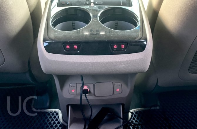 подержанный авто Kia Carnival 2019 года