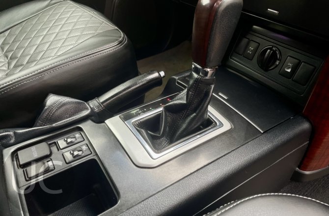 подержанный авто Toyota Land Cruiser Prado 2014 года