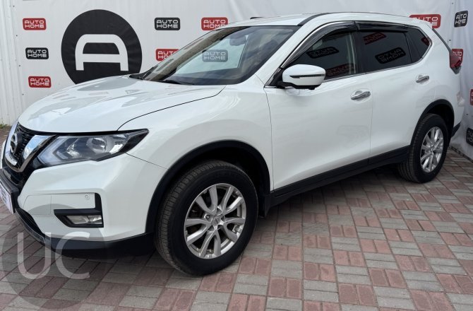 подержанный авто Nissan X-Trail 2020 года