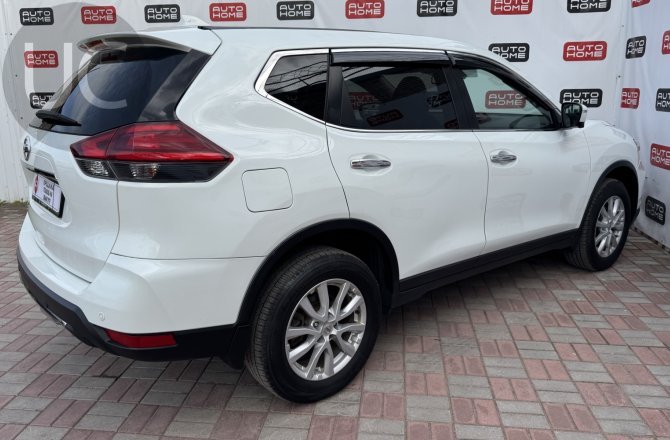 подержанный авто Nissan X-Trail 2020 года