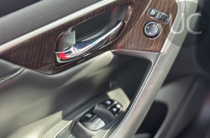 подержанный авто Nissan Teana 2014 года
