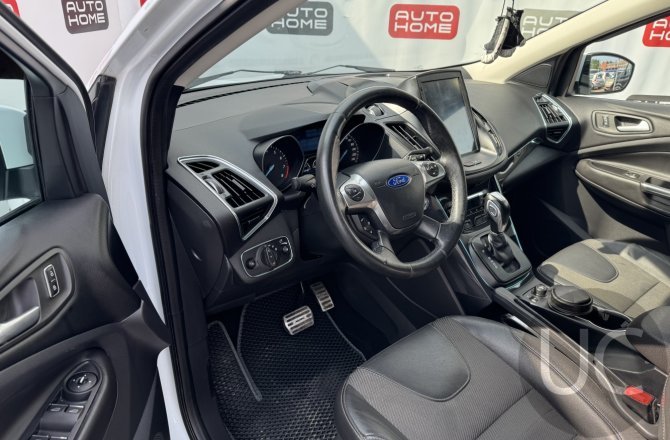 подержанный авто Ford Kuga 2014 года