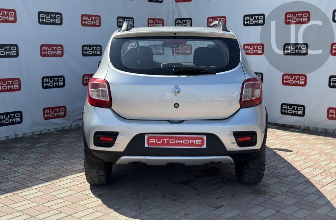 купить б/у автомобиль Renault Sandero 2017 года