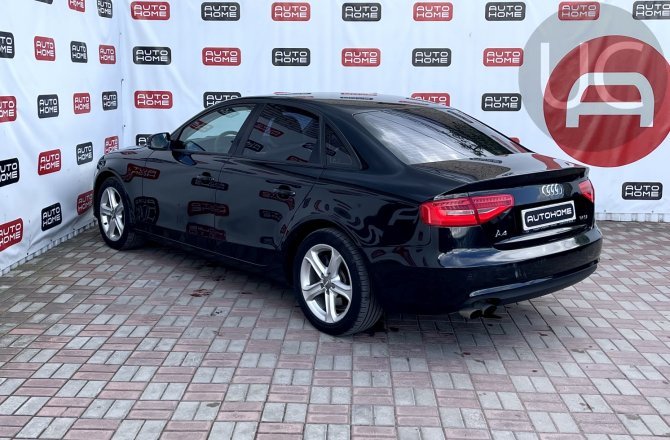 Audi A4 2013 года за 1 050 000 рублей