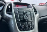 купить б/у автомобиль Opel Astra 2011 года