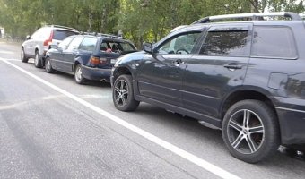 Субботняя авария в городе Кировск - два авто врезались в Volvo