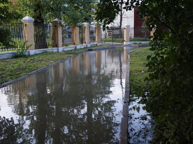Прорыв воды в Невском районе