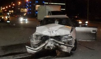 Полиция Новосибирска ищет водителя, совершившего ДТП и сбежавшего с места аварии