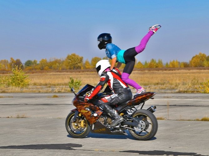 Акробатика на мотоцикле