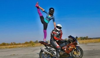 Акробатика на спортивном мотоцикле - черниговские байкеры в действии
