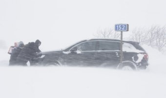 Алтайских автомобилистов просят оставаться дома из-за сильных морозов