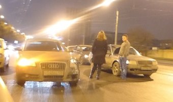 В Петербурге пьяный водитель спровоцировал ДТП на Политехнической улице