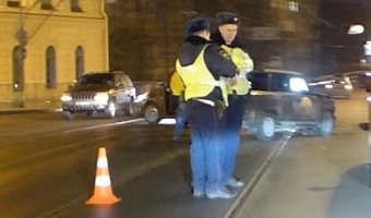 В Петербурге попытка левого поворота на съезде с Литейного моста завершилась серьезным ДТП