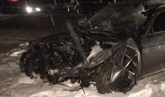 В Волгограде Toyota влетела в снегоуборщик