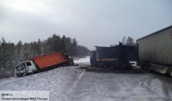 В аварии под Челябинском столкнулись пять грузовиков