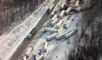 Канада: 50 грузовиков стали участниками крупного ДТП