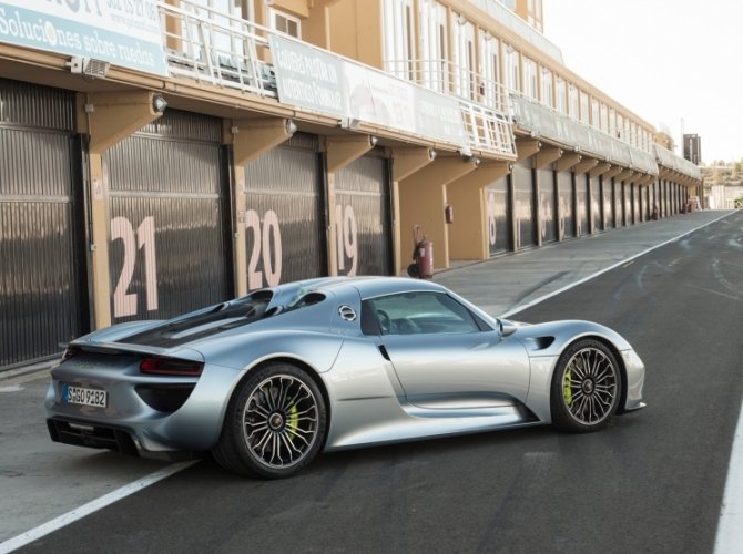 Porsche 918 Spyder 2.jpg