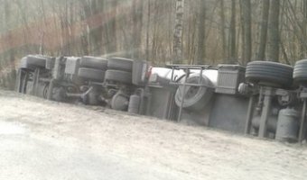 Водитель бензовоза умер за рулем, «Кола» перекрыта