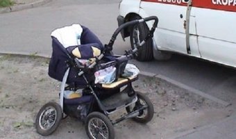 В Санкт-Петербурге автомобиль сбил коляску с младенцем